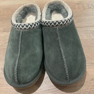 UGG Kids Slippers in Dark Green Suede